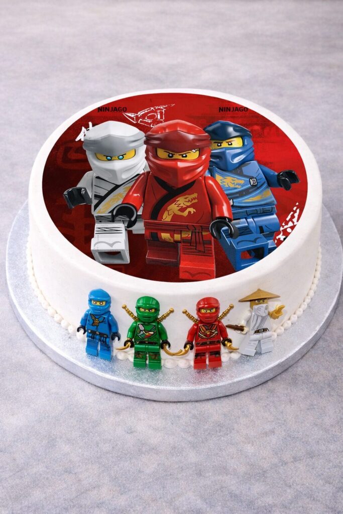 Runder Tortenaufleger mit Ninjago-Motiv